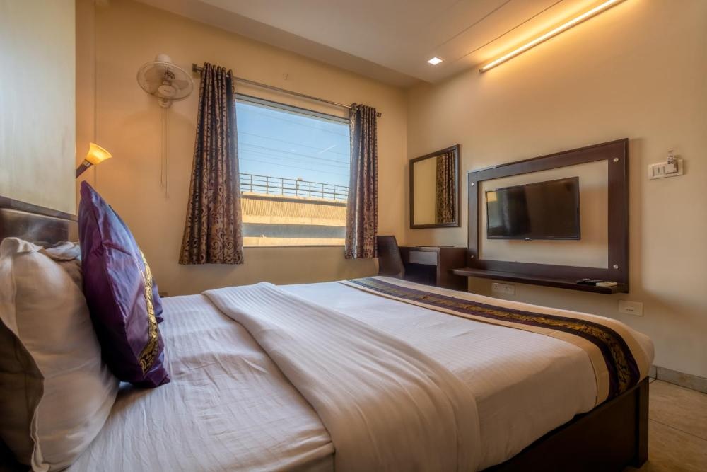Room image 4